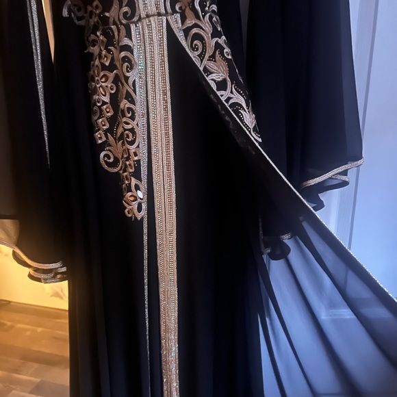 Abaya with belt - Picture 4 of 4